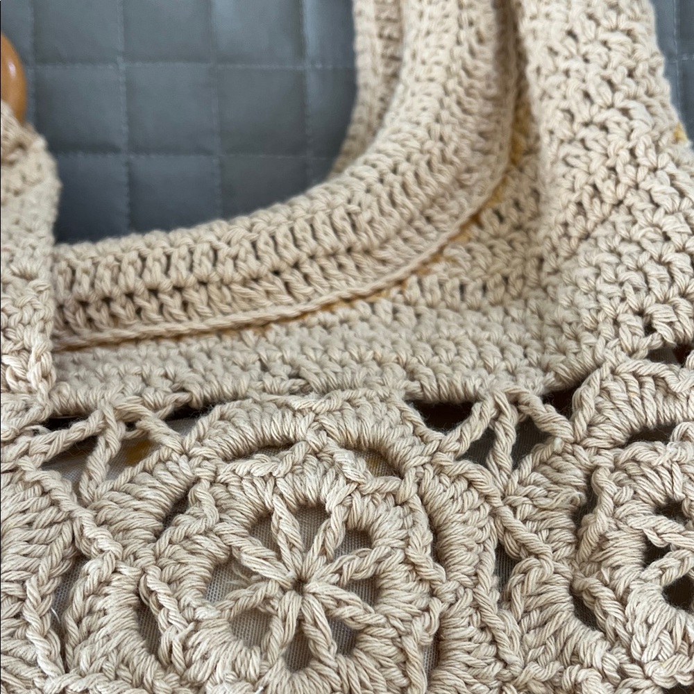 Elegant Cream Crochet Handbag - Picture 2 of 13